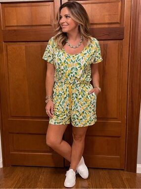 Lemon Print Romper & green acrylic necklace